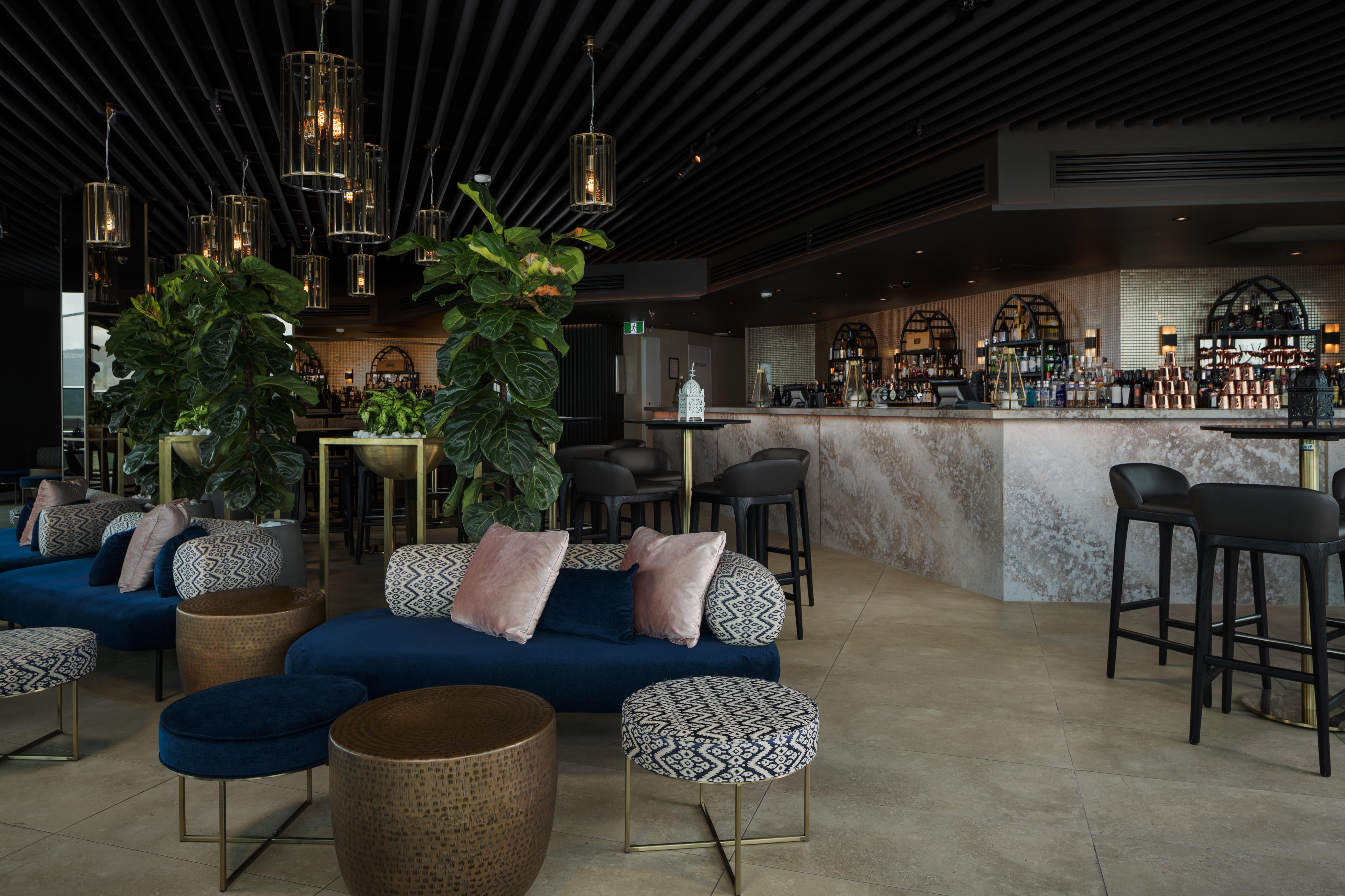 Crystalbrook Riley Hotel Кернс Екстериор снимка The interior of the bar