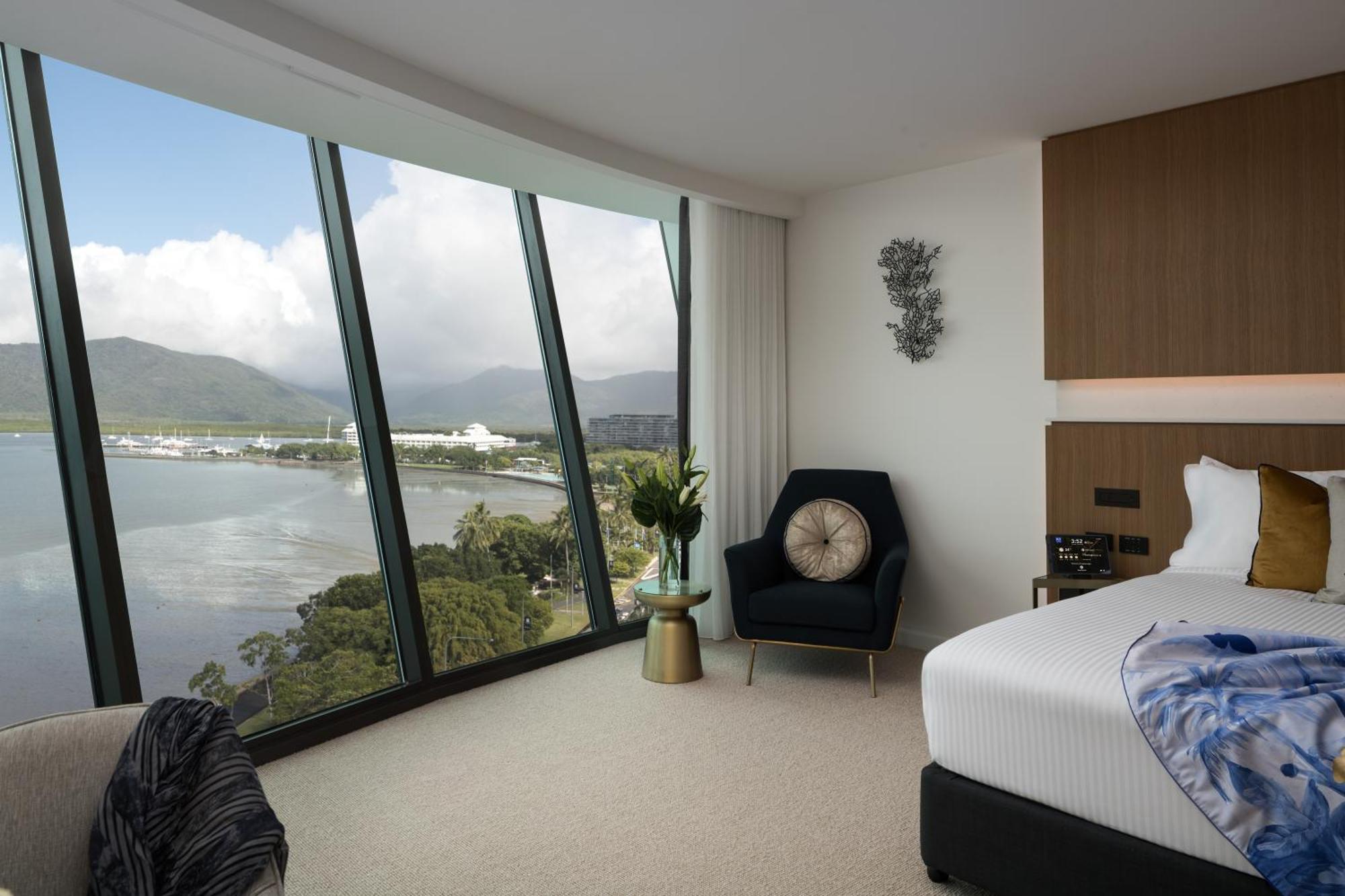 Crystalbrook Riley Hotel Кернс Екстериор снимка A room at the Wrest Point Hotel
